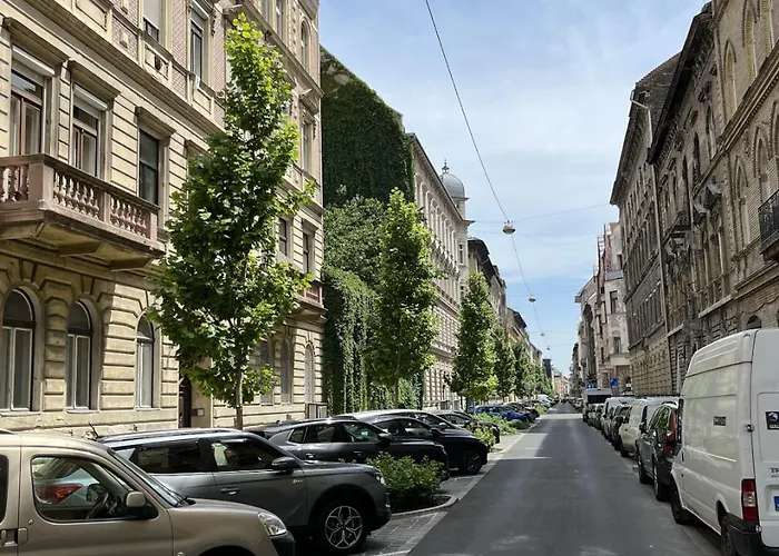 Casabella - 2 Bedroom Near To Andrassy Ave Daire